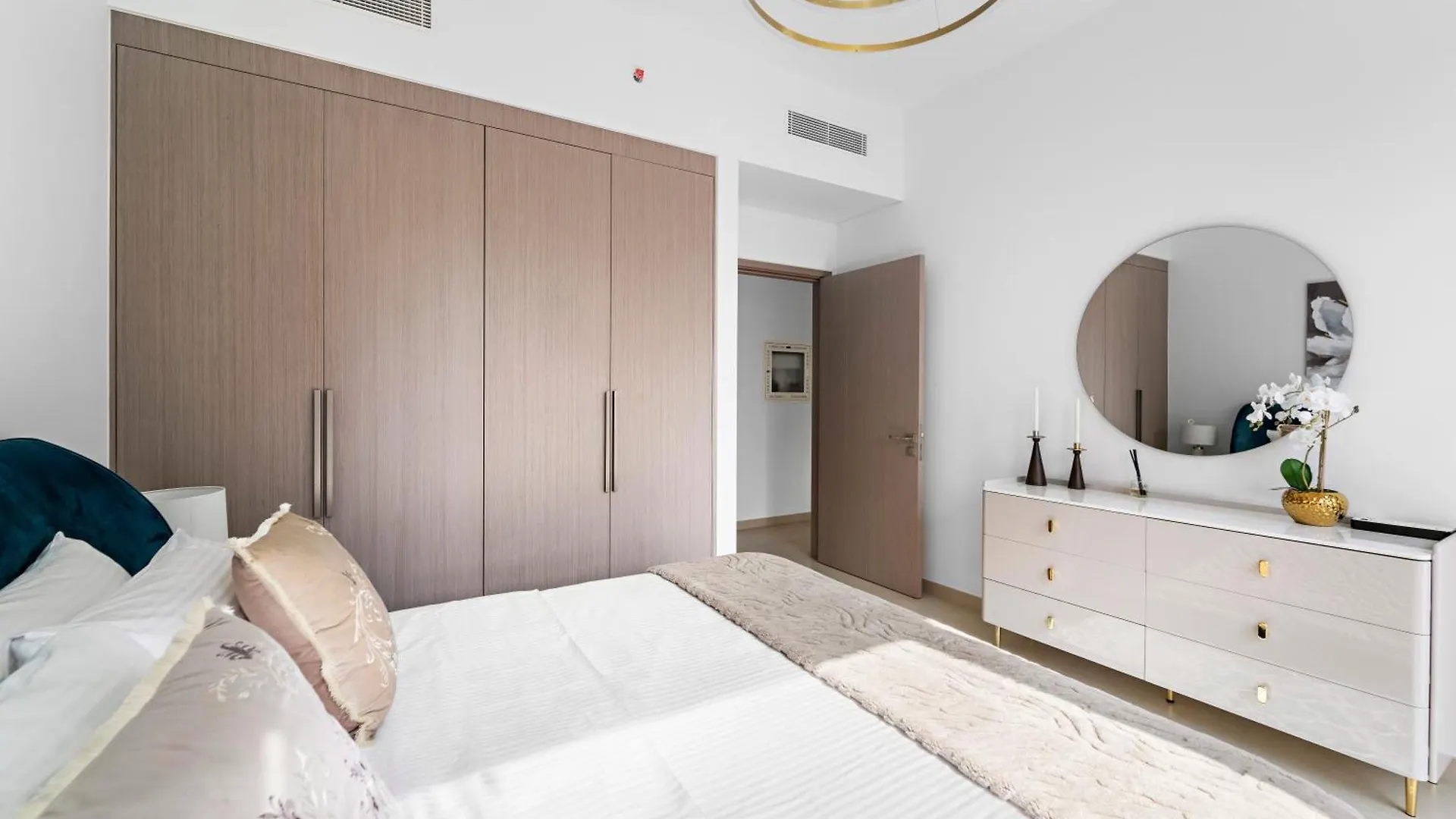 1Br Act I Act II T2, Downtown Dubai Apartment
