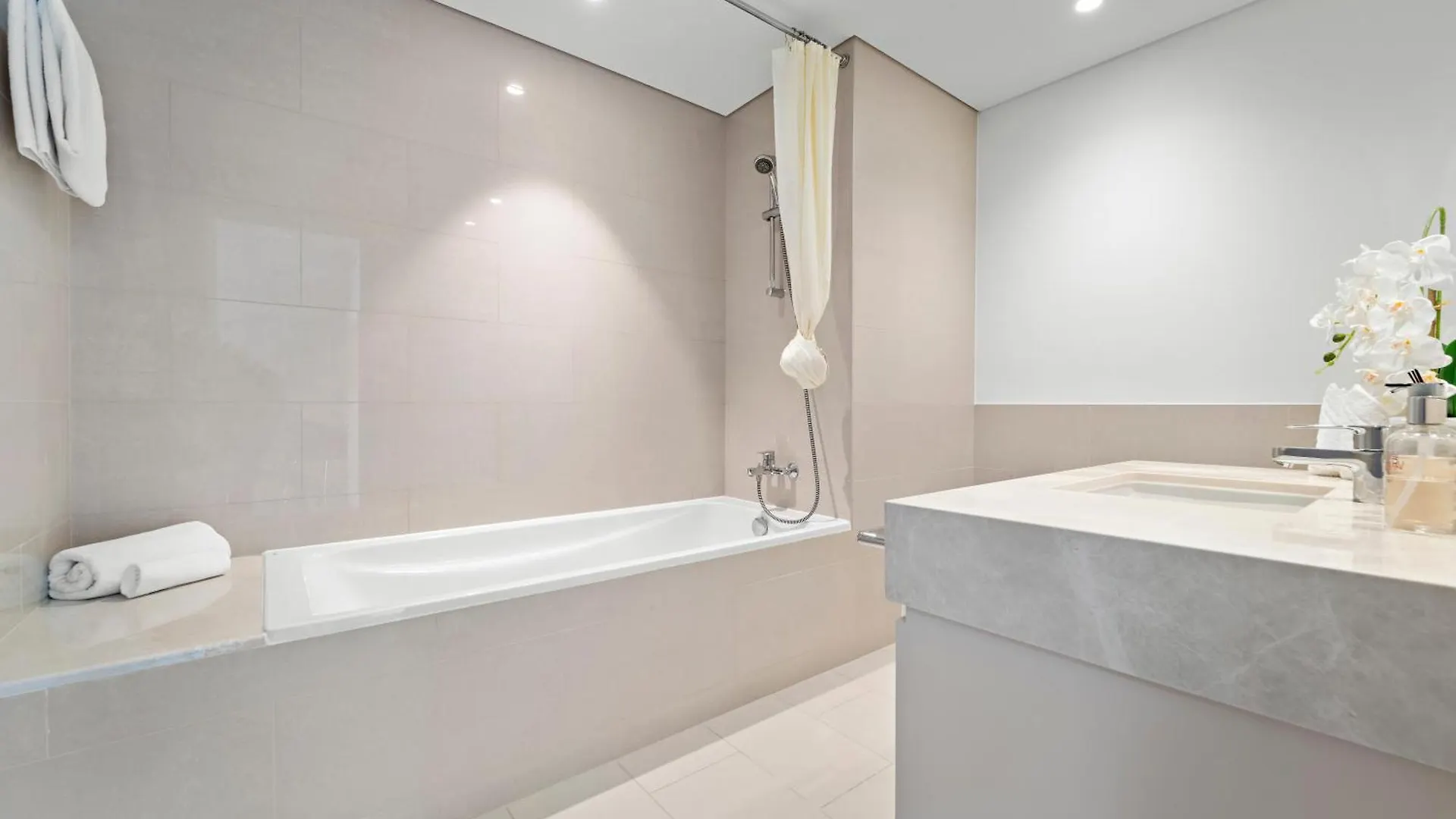 1Br Act I Act II T2, Downtown Dubai Apartment
